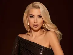 Цветелина Янева – нежният глас на поп-фолка, около който гръмят най-шумните клюки