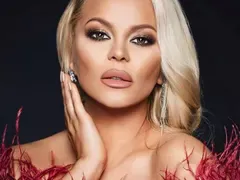ДесиСлава – скандалната фолк-легенда, която разплака България с фолклор!