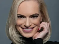Ива Екимова – златното момиче на Невада, пиар кралицата и майка, която не се огъва