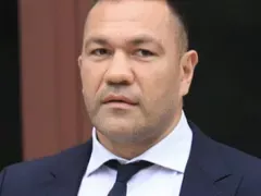 Кубрат Пулев – титла, целувка и буря от клюки около най-коментирания български боксьор