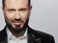 Мартин Елвиса – ергенът милионер, скандали, рози и ботокс