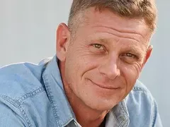 Юлиан Вергов – лошото момче на киното, оневинен, но по-шумен от всякога