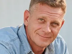 Юлиан Вергов – лошото момче на киното, оневинен, но по-шумен от всякога