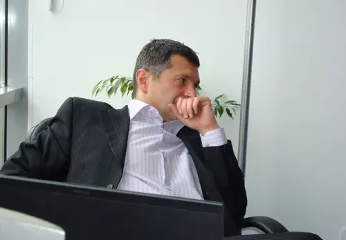 Защо всички изритват Милен Цветков?