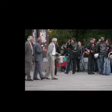 Zamunda и рокери бият шут на политиците