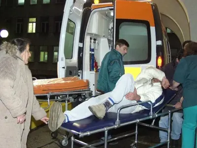 Гавра! Лекарка от Спешна помощ разкарва жена с инсулт по магазините