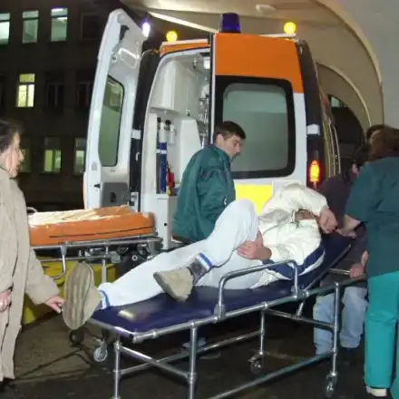 Гавра! Лекарка от Спешна помощ разкарва жена с инсулт по магазините