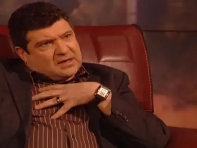 Защо ГДБОП накара музикант на Слави да лази? (ВИДЕО)