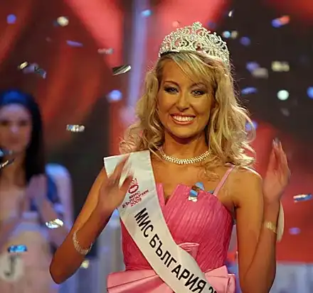 Антония Петрова: Грозотии ме плюят в интернет