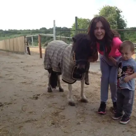 Виж как детето на Галена живее като принц