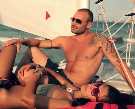 Родните звезди се юрнаха на къмпинг, виж къде! (СЕКСИ СНИМКИ)