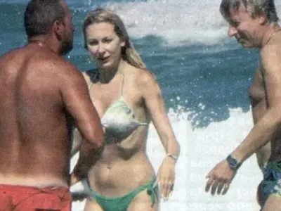 Миската с претенциите Антония Петрова доказа, че е КРОКОДИЛ! (СНИМКИ)