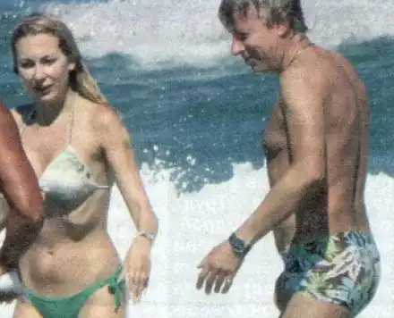 Миската с претенциите Антония Петрова доказа, че е КРОКОДИЛ! (СНИМКИ)