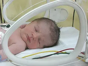 НОРМАЛНО?! Кои известни майки продадоха бебета си!