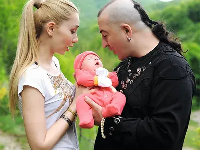 НОРМАЛНО?! Кои известни майки продадоха бебета си!