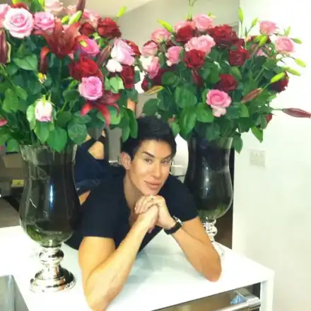 Вижте живата кукла Кен  (СНИМКИ)