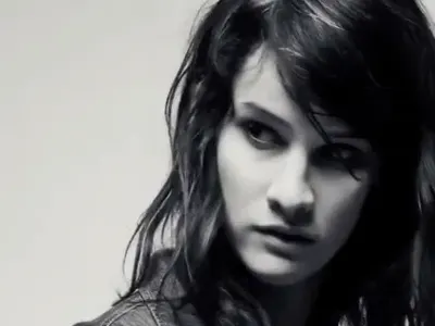 Вижте как мъж стана жена за 100 секунди (ВИДЕО)