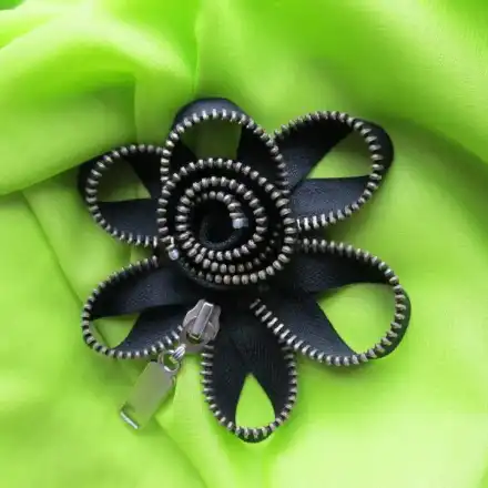 Младото дарование Катерина Малаганска прави уникати от цип