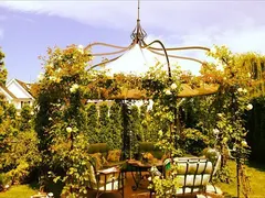 Градините на Халваджиян СМАЯХА Фейсбук! (СНИМКИ)