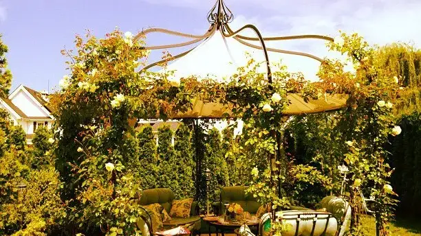 Градините на Халваджиян СМАЯХА Фейсбук! (СНИМКИ)