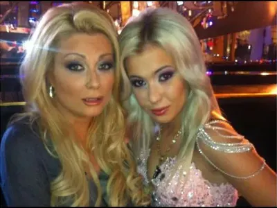 Голям майтап! Двойничка на Венета драпа за сърцето на Пацо (СНИМКИ)