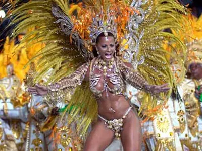 Дупета бомби взривиха Рио (МНОГО СНИМКИ)