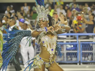 Дупета бомби взривиха Рио (МНОГО СНИМКИ)