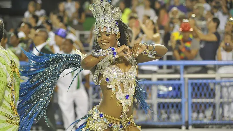 Дупета бомби взривиха Рио (МНОГО СНИМКИ)