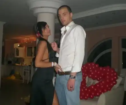 ИЗДАДЕ СЕ! Николета още луда по Ники Михайлов (3 ФАКТА)