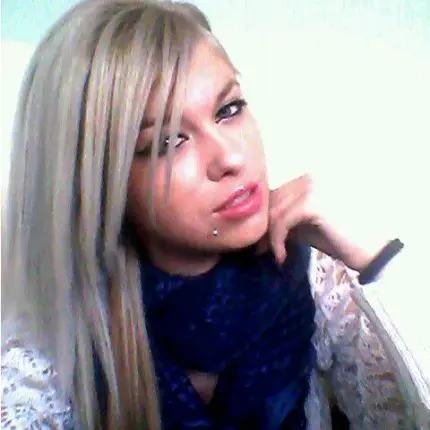 Е може ли така!? Най-красивата наша тинейджърка си надупчи лицето (СНИМКИ)