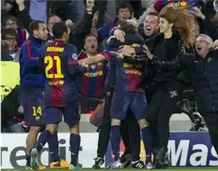 Вижте ГОРЕЩИ снимки на българката, която разцелува Меси