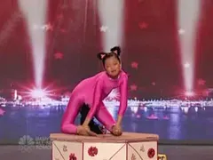 Вижте как 11-годишно момиченце покори  „Америка търси талант“! (ВИДЕО)