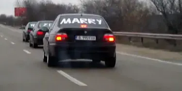 Уникално! Русенец взриви мрежата с невиждано предложение за брак (ВИДЕО)
