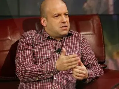 Вижте как Иво Сиромахов ПОДЛО прецака Росен Петров и Чочо Попйорданов