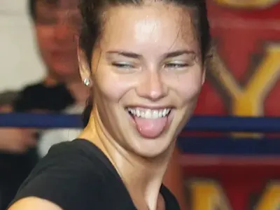 Ето я и супермодел №1 Адриана Лима без грим! (СНИМКИ)