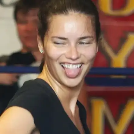 Ето я и супермодел №1 Адриана Лима без грим! (СНИМКИ)