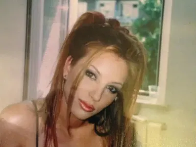 Виж Емилия, преди да стане звезда (Снимки)