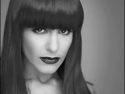 Анелия смени имиджа, пак е брюнетка (СНИМКИ И ВИДЕО)