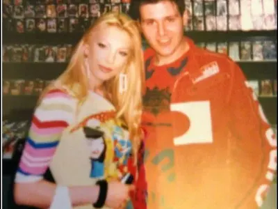 Виж Емилия, преди да стане звезда (Снимки)