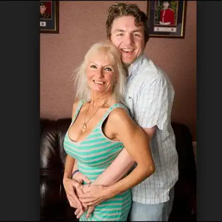 Баба силиконка заби младо гадже