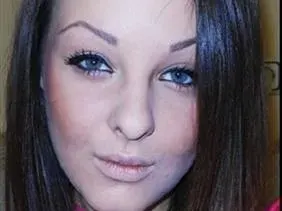 Симона Загорова се намаца със светъл фон дьо тен, съчетан с тъмен руж (И ЕТО КАКВО СЕ ПОЛУЧИ)