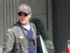 Антонио Бандерас пристигна в София (СНИМКИ)