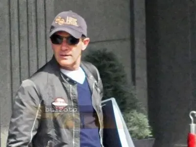 Антонио Бандерас пристигна в София (СНИМКИ)