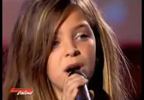 Ангелогласна! 10-годишна трогна целия свят с песента си (ВИДЕО)