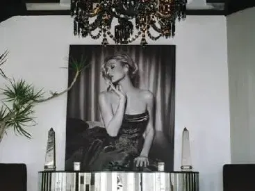 Кич или лукс? Вижте дома на Парис Хилтън