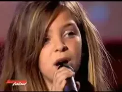 Ангелогласна! 10-годишна трогна целия свят с песента си (ВИДЕО)