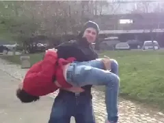 Трогателно! Део се обясни в любов на хубавата Елена! (ВИДЕО)