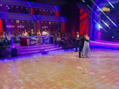 Опа! Стела се изчерви, показа и се едната прелест (СНИМКИ И ВИДЕО)