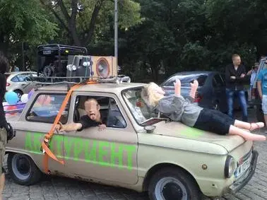 Вижте най-големите абитуриентски изцепки за 2013 година (СНИМКИ)