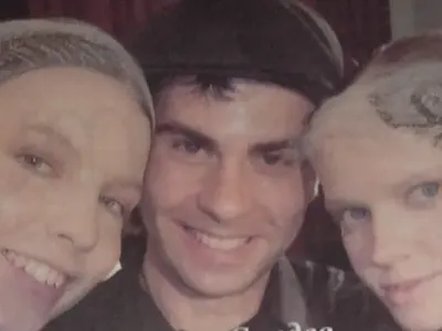 Памела Андерсън повери бюста си на българин (Вижте щастливеца)